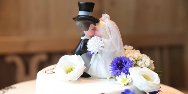 Het-internet-gaat-LOS-om-deze-bizarre-bruidstaart