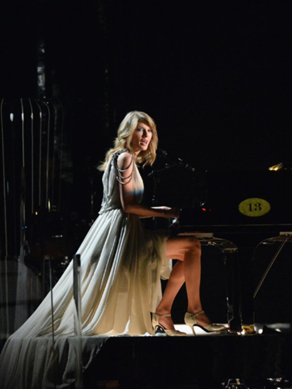 Pianist, Musical instrument, Dress, Stage, Keyboard, Piano, Music venue, Recital, Blond, Long hair, 