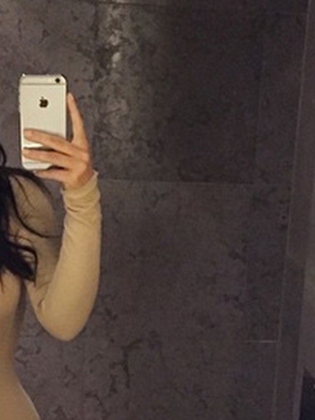 Kim-Kardashian-onthult-cover-selfie-boek-en-het-is-ALLES-wat-je-ervan-verwacht