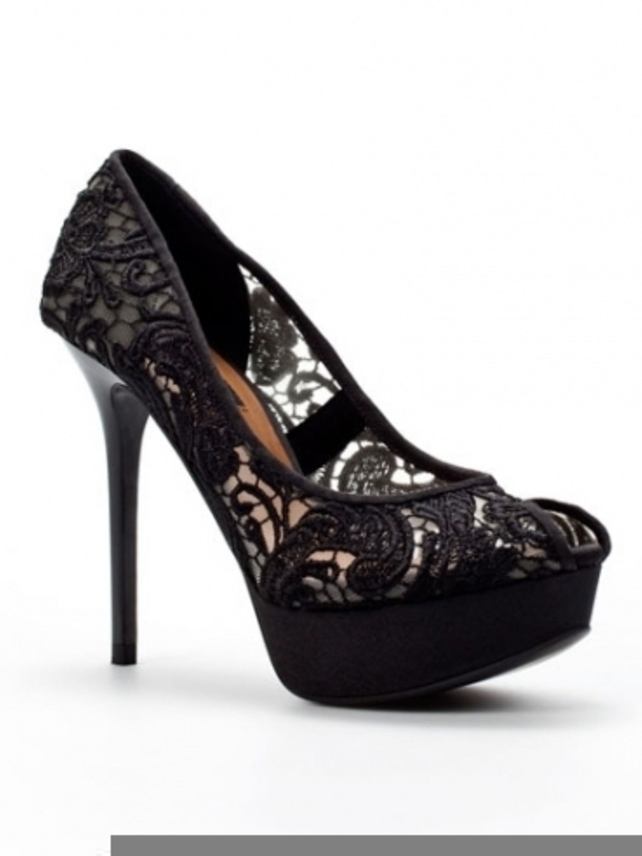 Shopping: party pumps