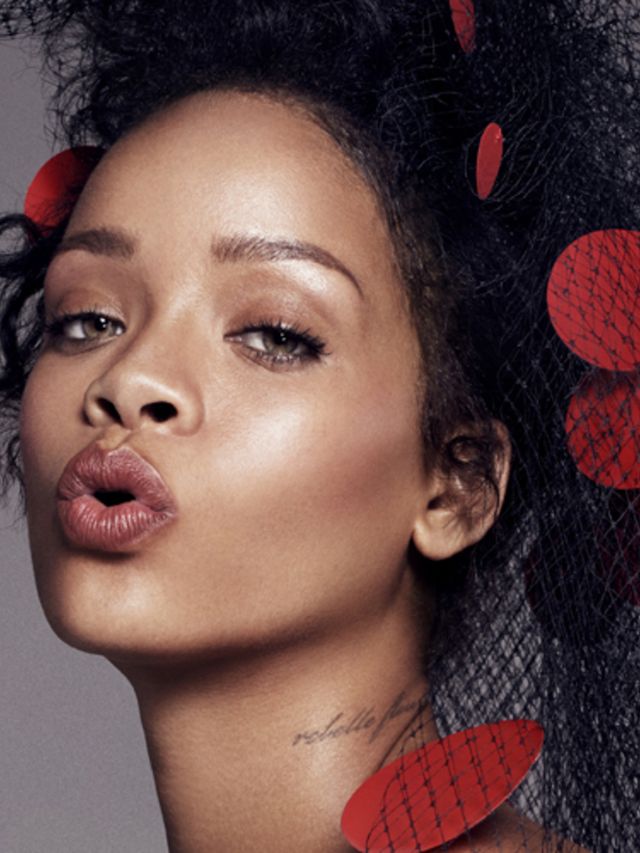 Rihanna-schittert-op-het-decembernummer-van-ELLE-US