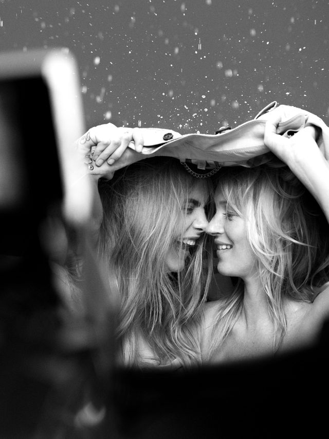 Zien-behind-the-scenes-bij-Cara-en-Kate-Burberry