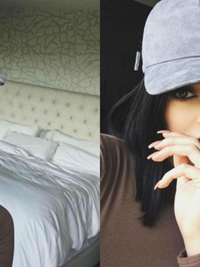 Kylie-Jenner-onthult-de-reden-waarom-ze-ALTIJD-met-haar-vingers-voor-haar-lippen-poseert