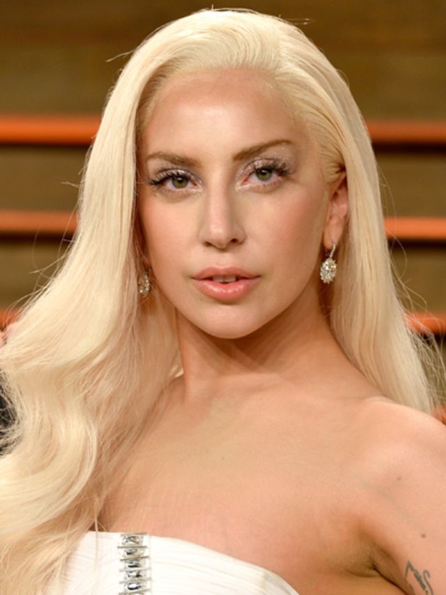 Lady-Gaga-doet-dus-iets-vreemds-met-haar-gezicht
