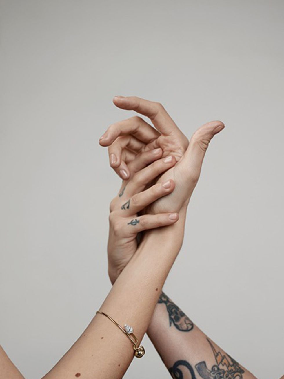 Finger, Skin, Wrist, Joint, Nail, Pattern, Gesture, Thumb, Design, Tattoo, 