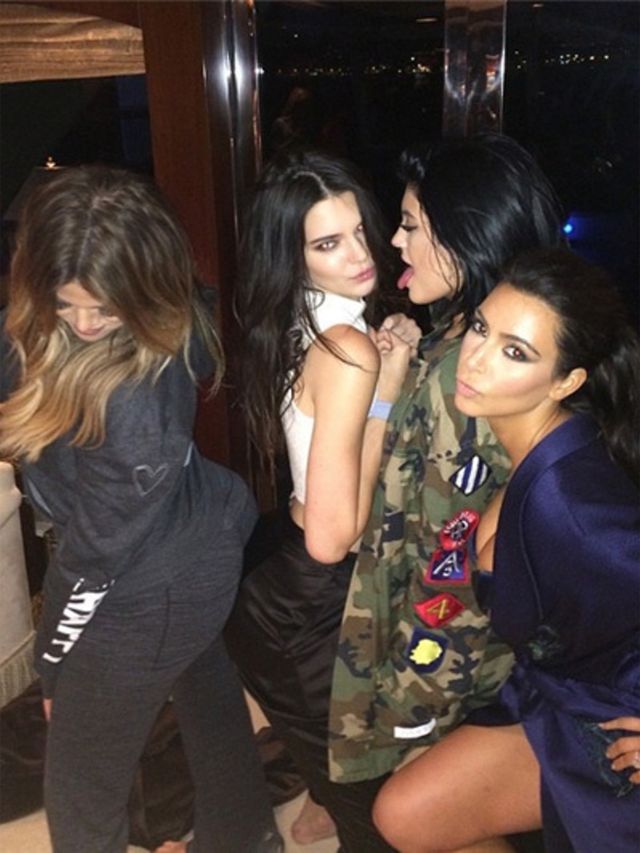 Videobewijs-misgunden-de-Kardashians-Kim-haar-Vogue-cover