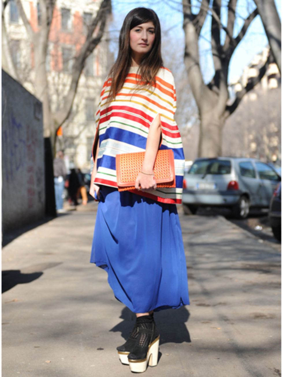 Sleeve, Textile, Style, Street fashion, Electric blue, Pattern, Waist, Cobalt blue, Fashion model, Bag, 