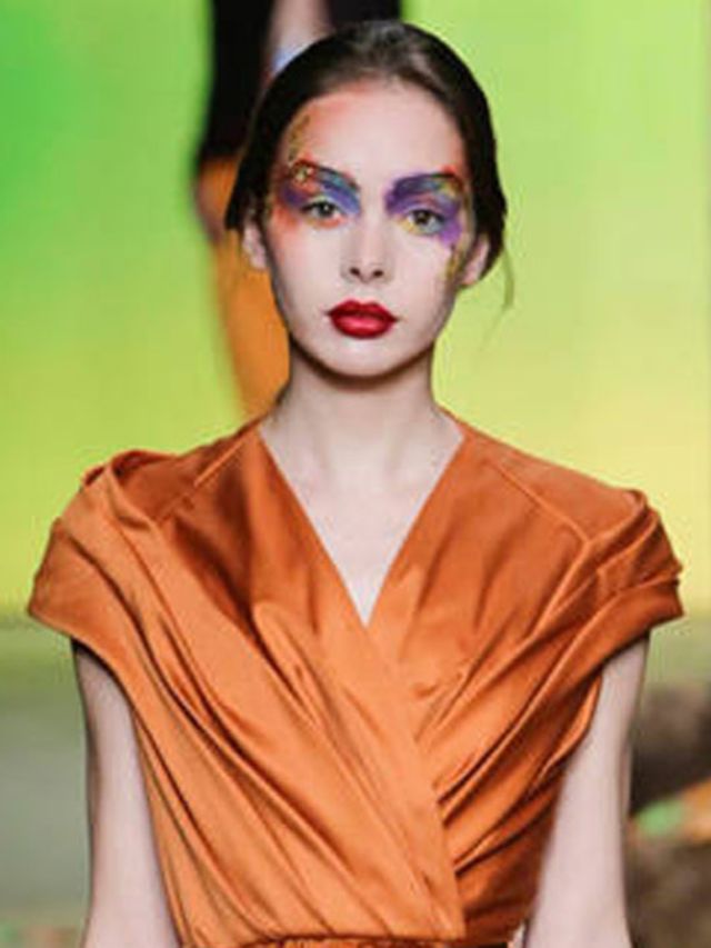 Maxima-draagt-oranje-jurk-van-deze-Nederlandse-ontwerper