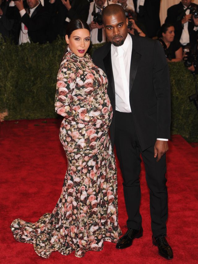 Kim-Kardashian-verdedigt-nog-steeds-die-MET-Gala-jurk