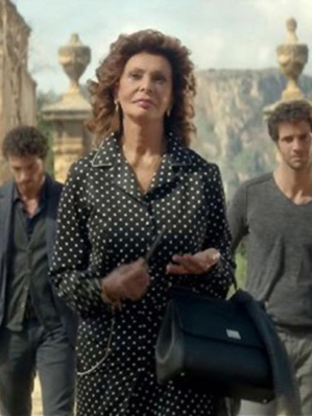 Deze-Dolce-Gabbana-campagne-met-Sophia-Loren-is-wel-heel-verwarrend