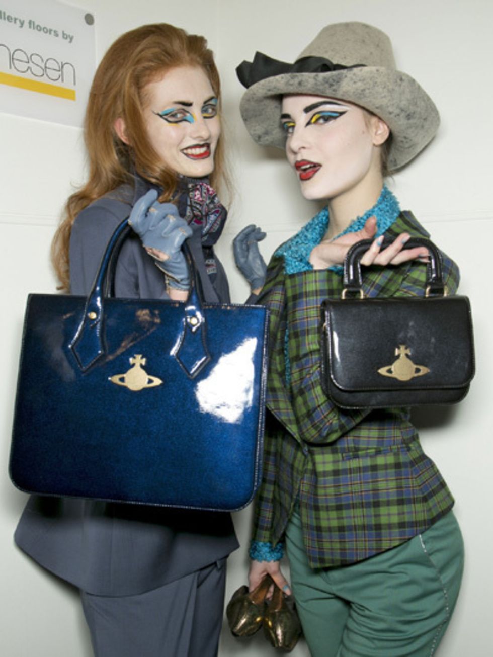 Bag, Style, Plaid, Fashion accessory, Luggage and bags, Hat, Pattern, Tartan, Costume accessory, Fashion, 