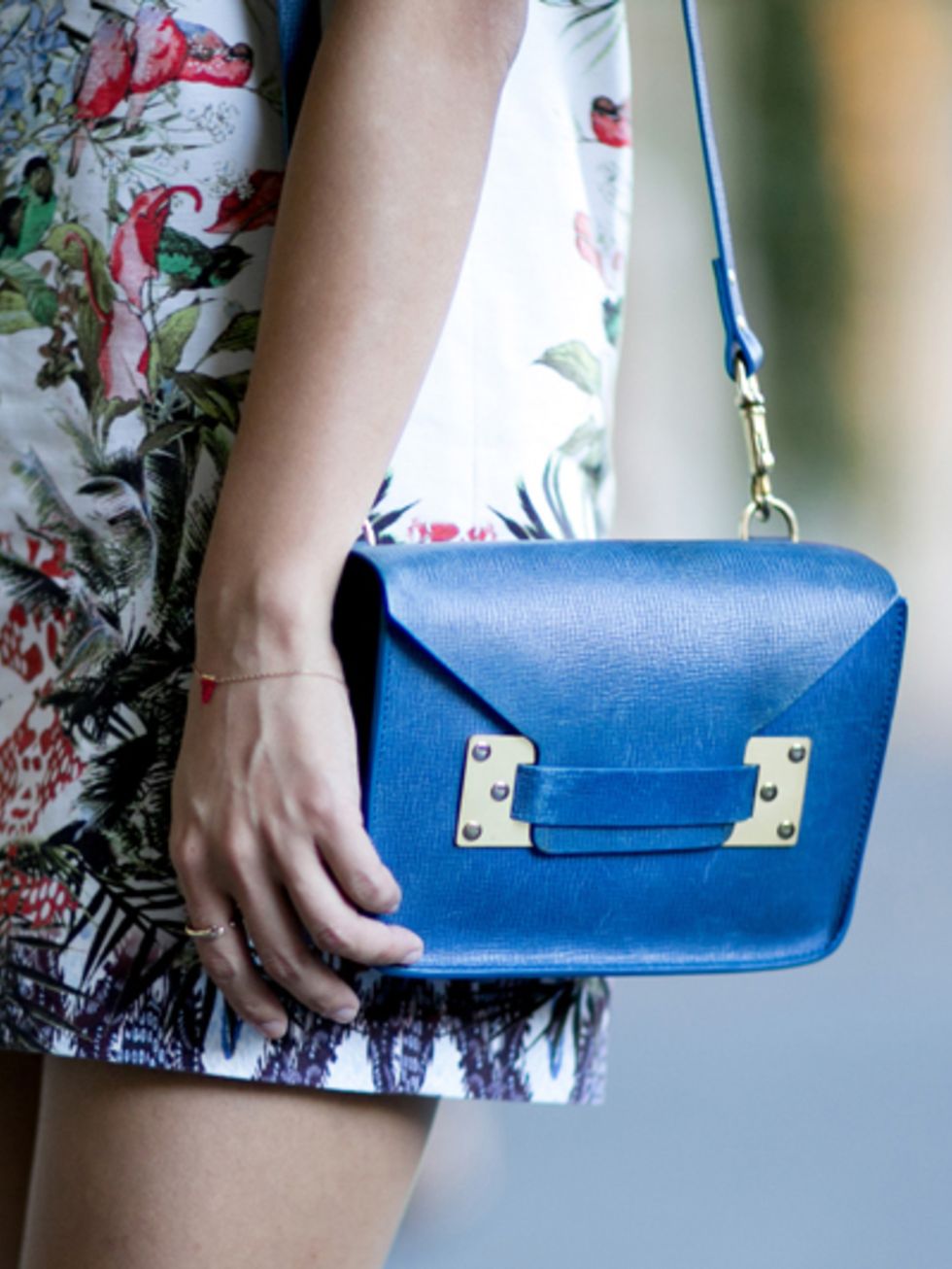 Blue, Shoulder, Bag, Style, Electric blue, Pattern, Fashion, Azure, Shoulder bag, Travel, 