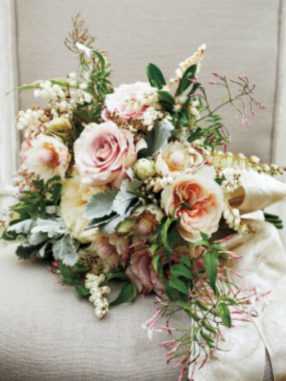Petal, Flower, Bouquet, Cut flowers, Pink, Garden roses, Rose family, Flowering plant, Peach, Flower Arranging, 