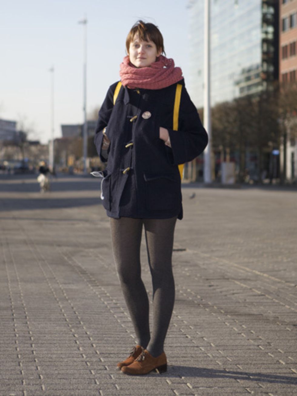 Human leg, Outerwear, Standing, Street, Style, Road surface, Street fashion, Scarf, Fashion accessory, Knee, 