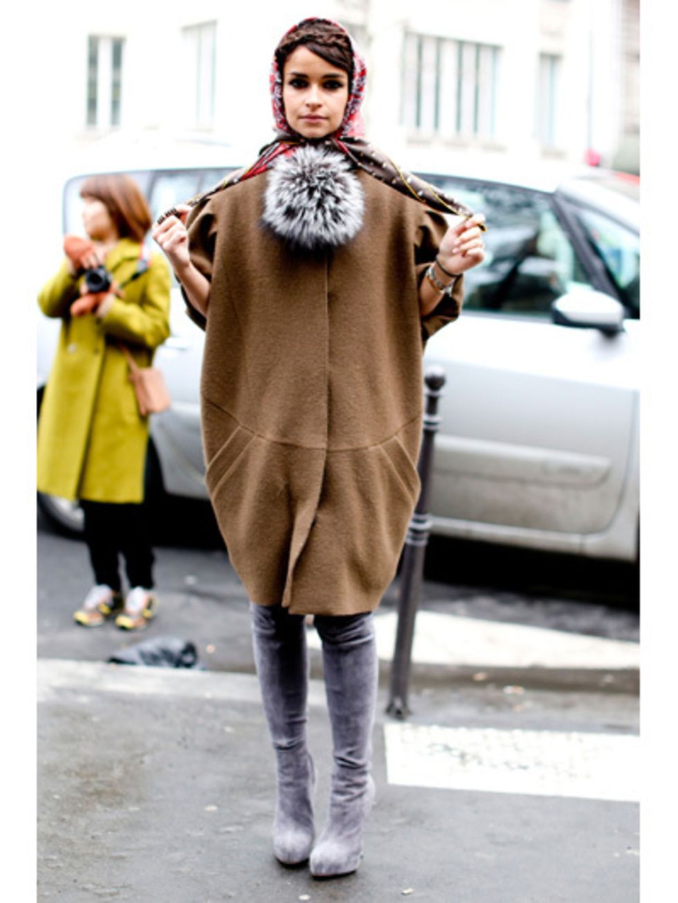 Outerwear, Style, Street fashion, Winter, Fashion, Knee, Fur, Leggings, Tights, Natural material, 