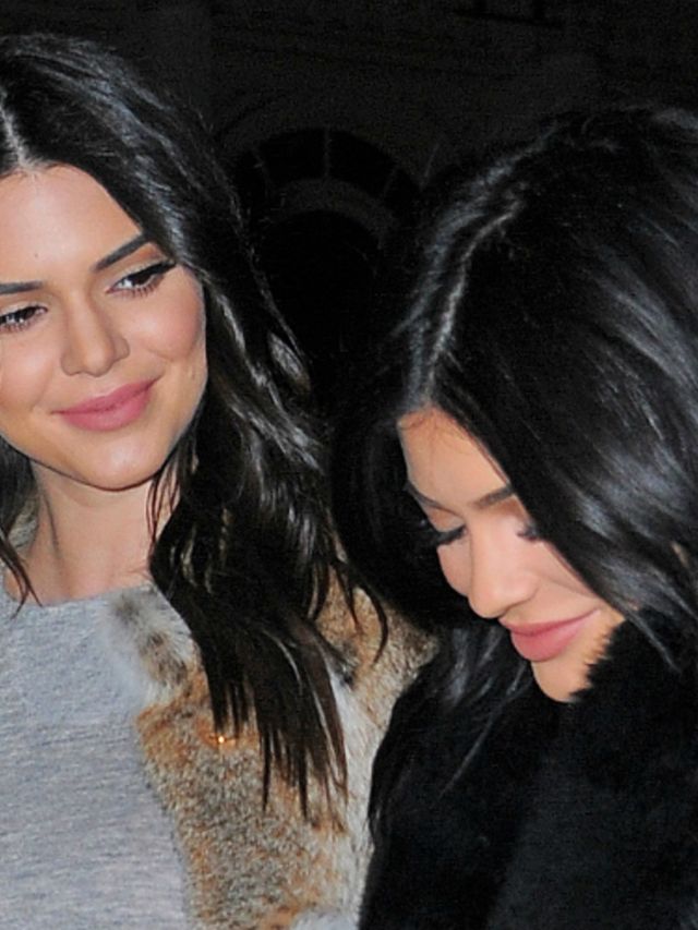 Kylie-en-Kendall-Jenner-geven-antwoord-op-de-modevraag-kan-een-legging-als-broek