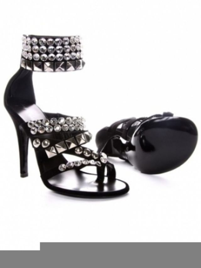 Studded-shoes