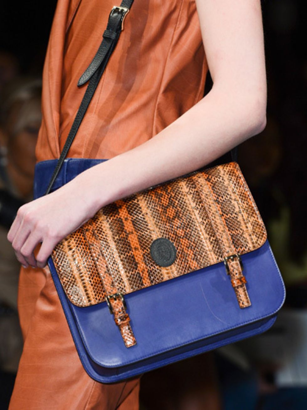 Brown, Bag, Textile, Orange, Electric blue, Pattern, Fashion, Shoulder bag, Street fashion, Tan, 