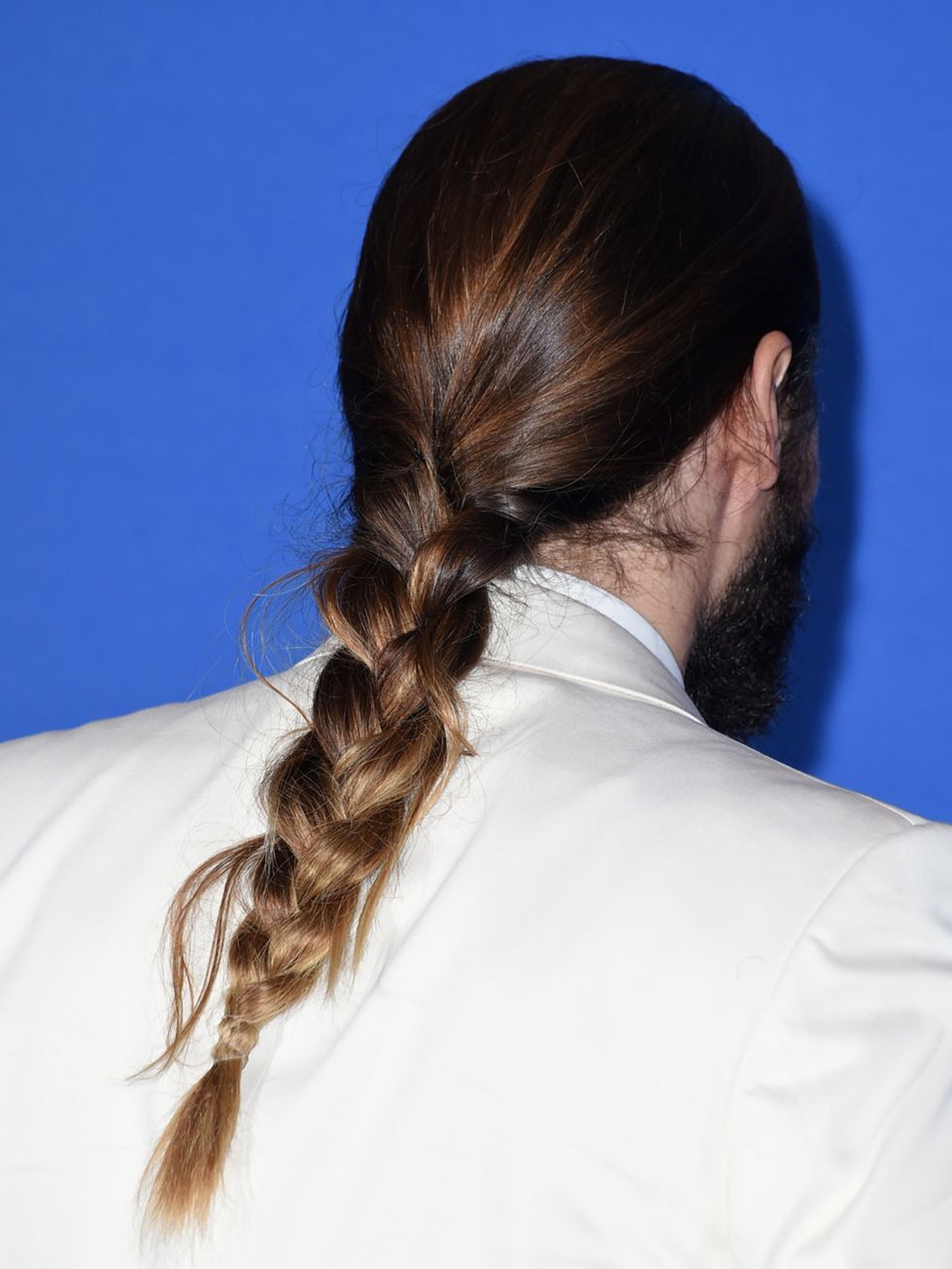 Brown, Hairstyle, Shoulder, Style, Collar, Back, Long hair, Electric blue, Neck, Beauty, 
