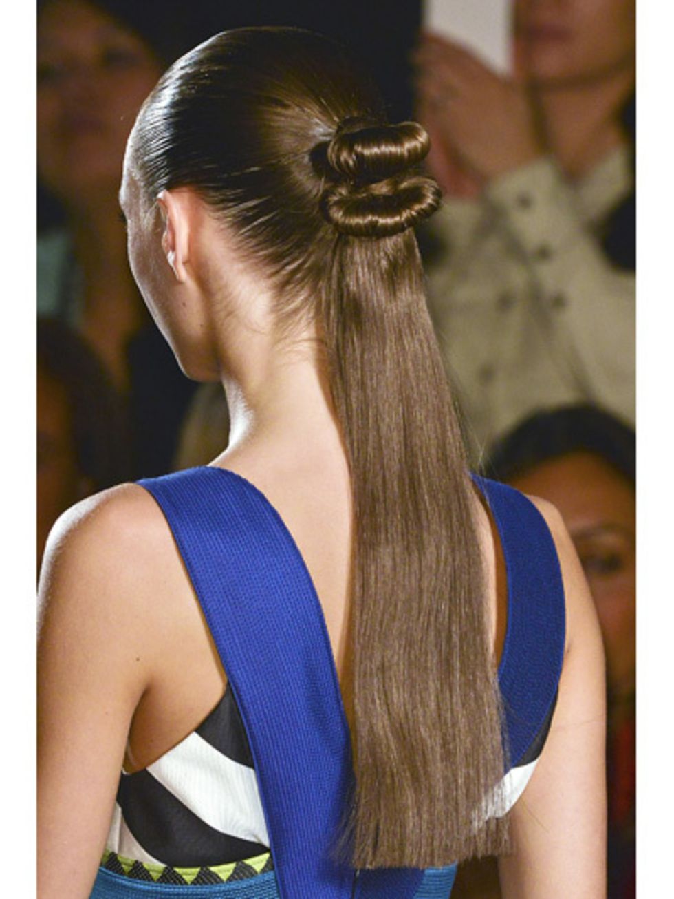 Hairstyle, Shoulder, Style, Earrings, Fashion, Long hair, Electric blue, Back, Hair accessory, Brown hair, 