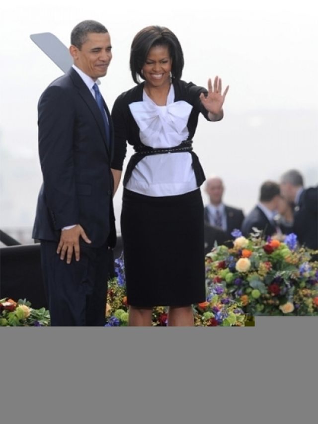 MOBAMA-in-Moschino