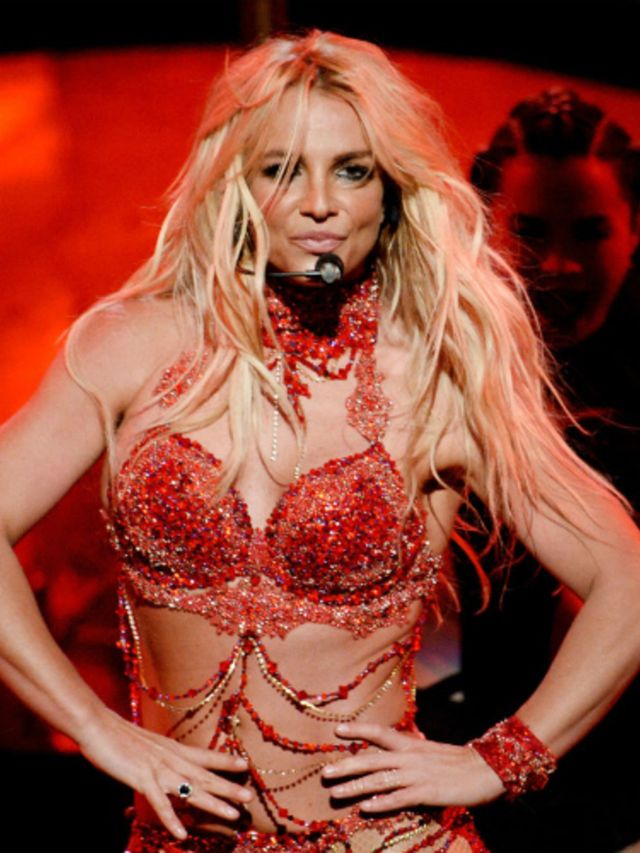 Must-see-Britney-Spears-doet-een-WAANZINNIGE-medley-de-Billboard-Music-Awards-2016