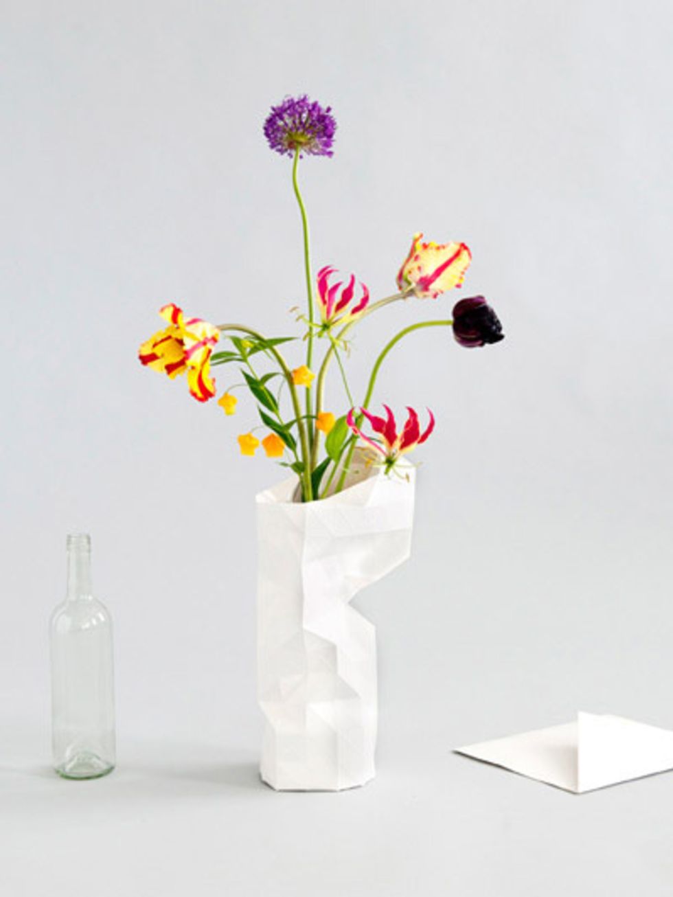 Petal, Flower, Cut flowers, Artifact, Flowering plant, Vase, Drinkware, Flower Arranging, Plant stem, Still life photography, 