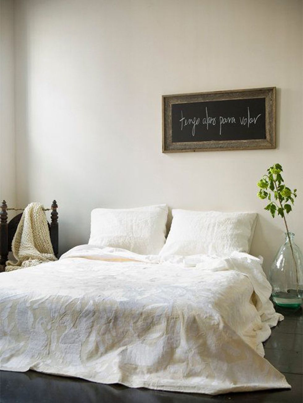 Room, Bed, Property, Interior design, Bedding, Textile, Bedroom, Wall, Bed sheet, Linens, 