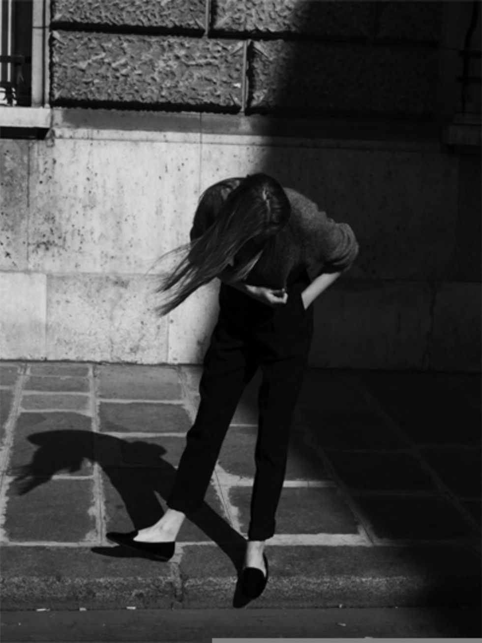 Human leg, Shoe, Monochrome, Style, Monochrome photography, Black-and-white, Black, Photography, Street fashion, Snapshot, 