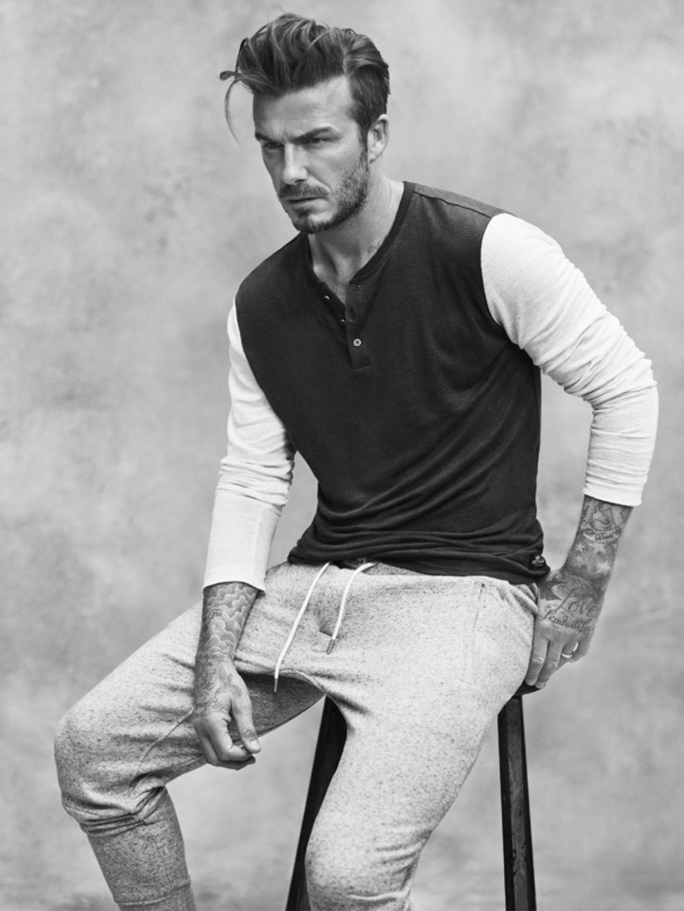 Sleeve, Trousers, Human body, Shoulder, Denim, Standing, Elbow, Joint, Jeans, Chest, 
