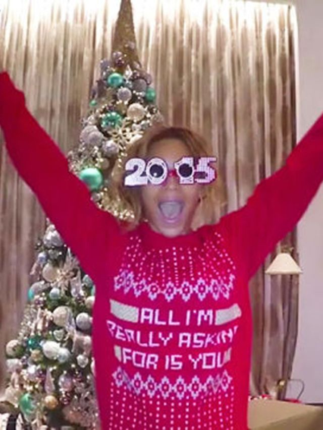 Je-kunt-nu-Beyonces-kerst-truien-uit-haar-7-11-video-kopen