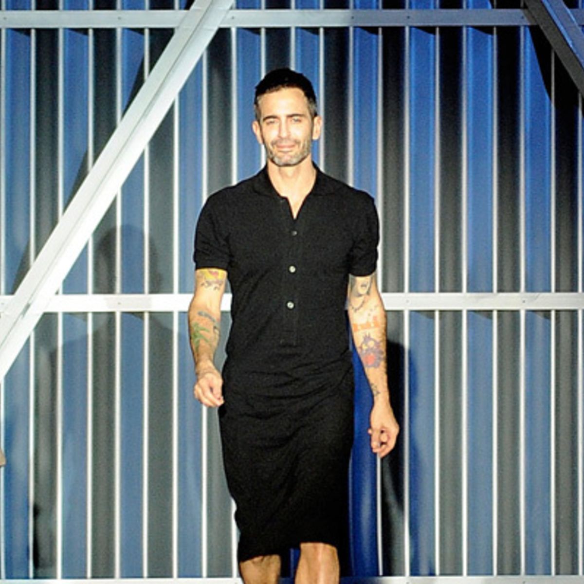Tien jaar Wapenstilstand schedel Marc Jacobs baseert T-shirt op kledingdief