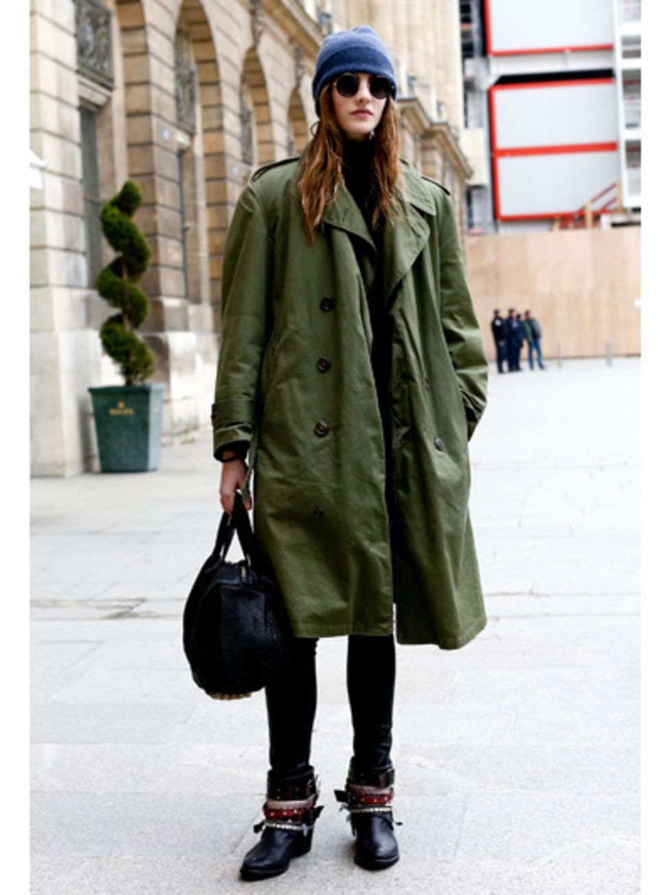Clothing, Sleeve, Textile, Joint, Coat, Outerwear, Winter, Bag, Sunglasses, Style, 