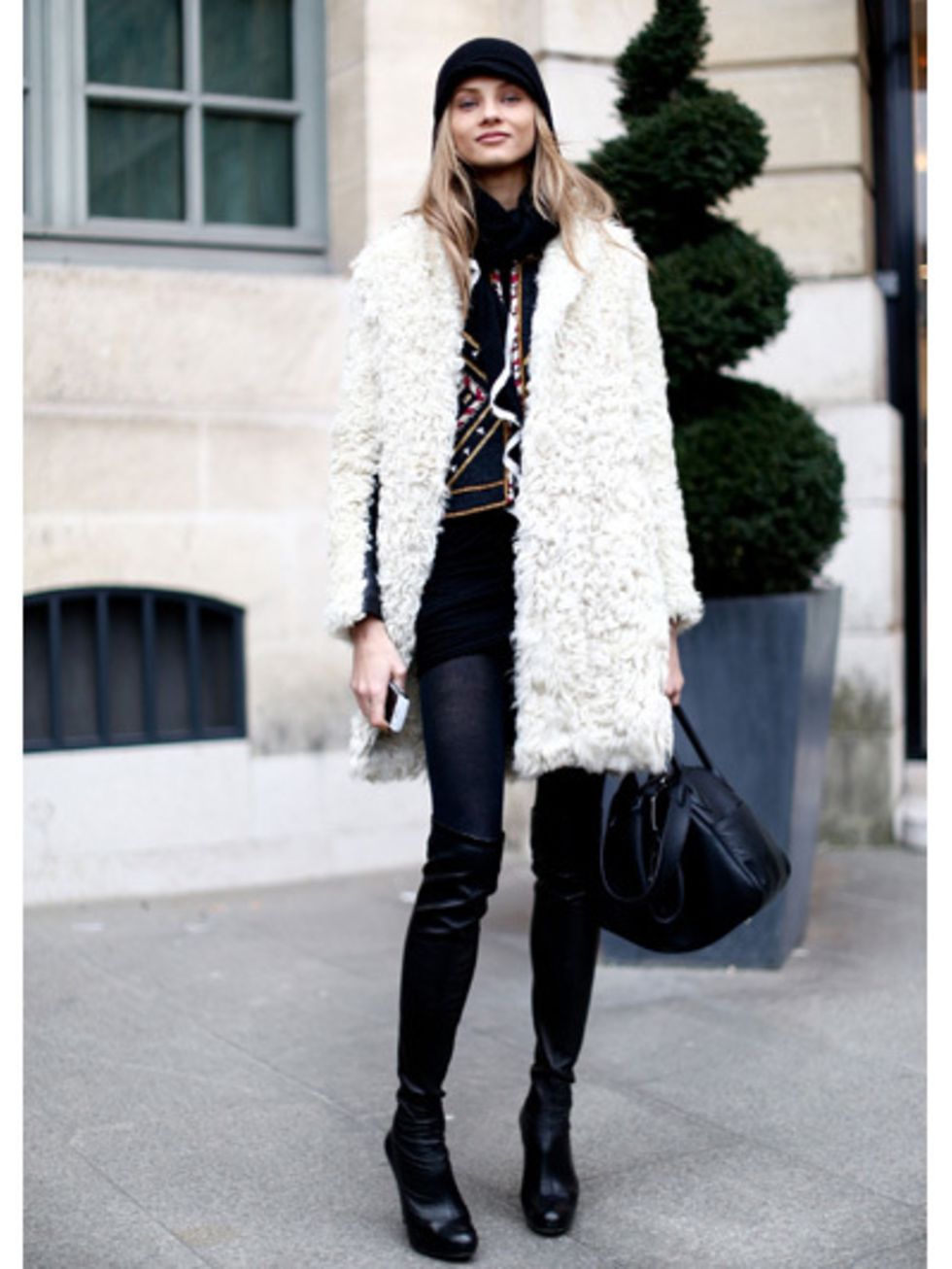 Clothing, Textile, Joint, Outerwear, White, Style, Street fashion, Winter, Fashion accessory, Boot, 