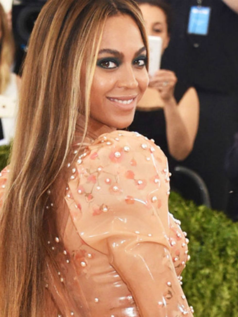 Beyoncé Komt Alleen Naar Het Met Gala In Een Wel Hele Sexy Latex Jurk