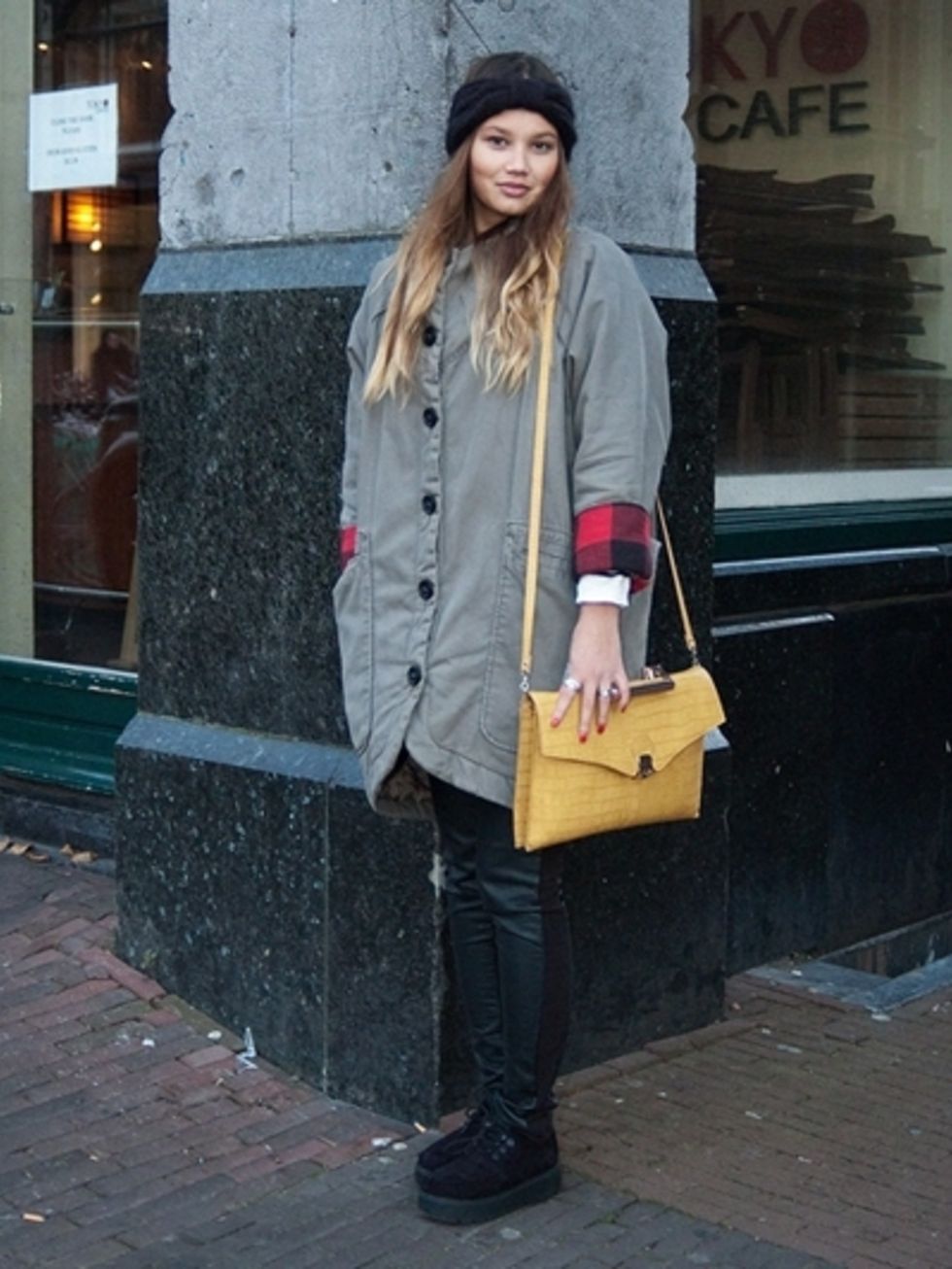 Clothing, Brown, Textile, Bag, Coat, Outerwear, Style, Street fashion, Jacket, Fashion accessory, 