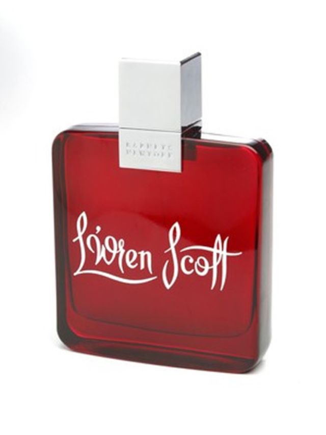 L-Wren-Scott-lanceert-parfum
