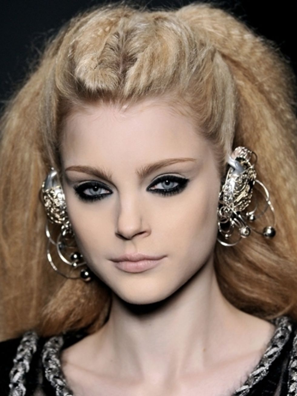 Hairstyle, Forehead, Eyebrow, Eyelash, Style, Earrings, Fashion accessory, Beauty, Hair accessory, Body jewelry, 