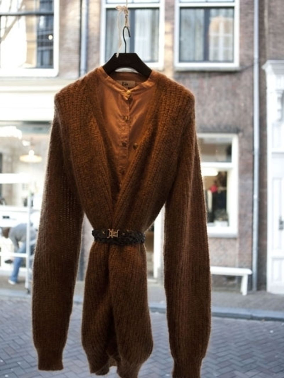 Brown, Sleeve, Textile, Collar, Natural material, Fashion, Tan, Street fashion, Liver, Fur, 