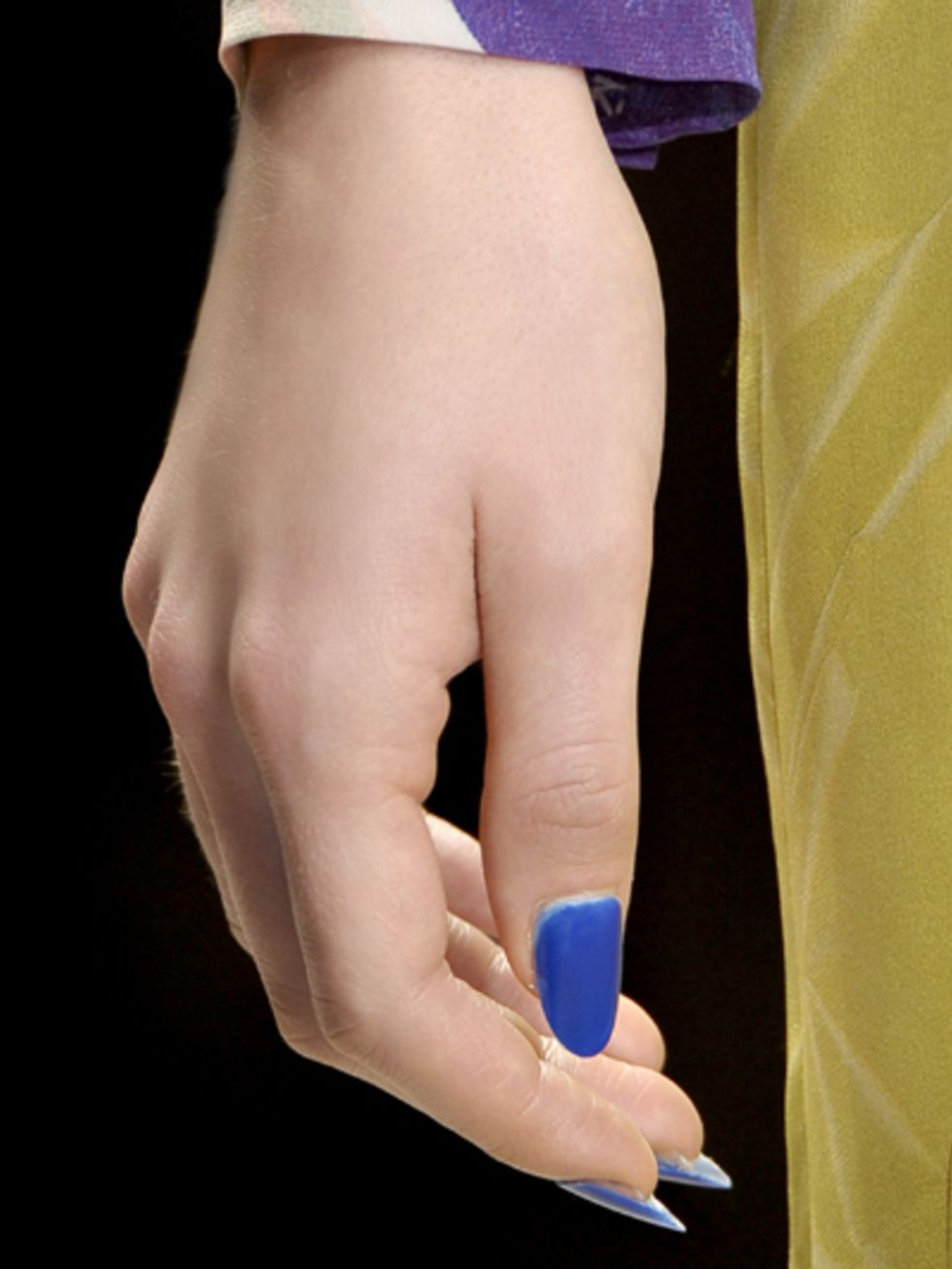 Finger, Human leg, Joint, Wrist, Electric blue, Nail, Knee, Waist, Thumb, Abdomen, 