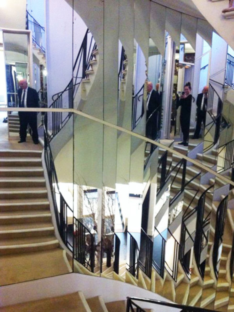Stairs, Handrail, Cleanliness, Lobby, Shopping mall, 