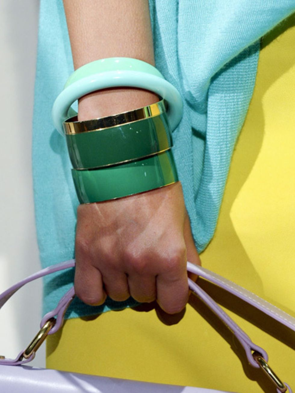 Finger, Joint, Wrist, Teal, Turquoise, Aqua, Musical instrument accessory, Paint, Strap, Cleanliness, 