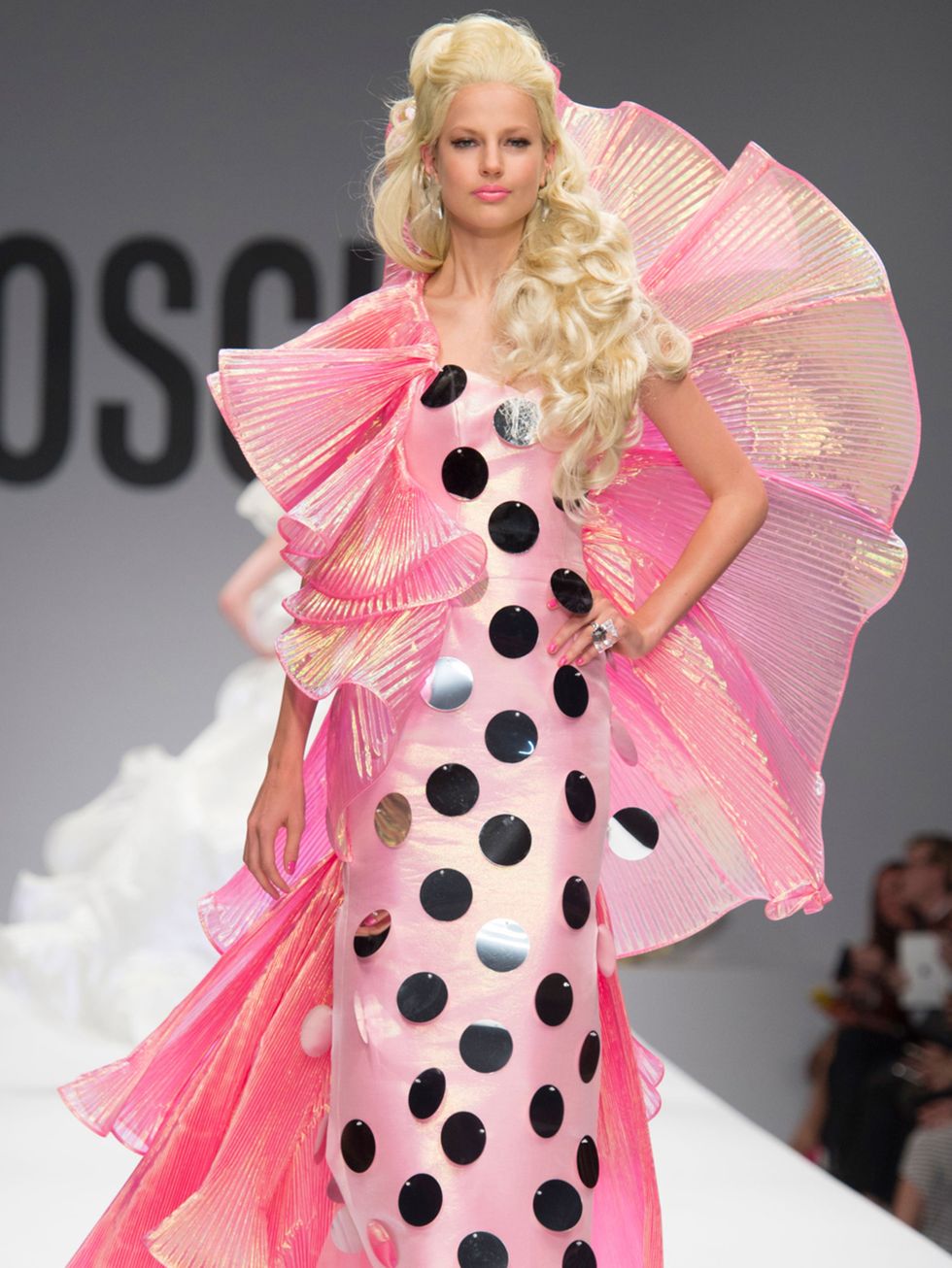 Pink, Fashion show, Style, Fashion model, Magenta, Fashion, One-piece garment, Model, Runway, Costume design, 