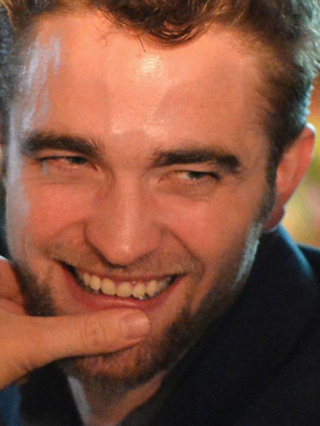 Video-Robert-Pattinson-doet-een-ongemakkelijk-dansje-Coachella