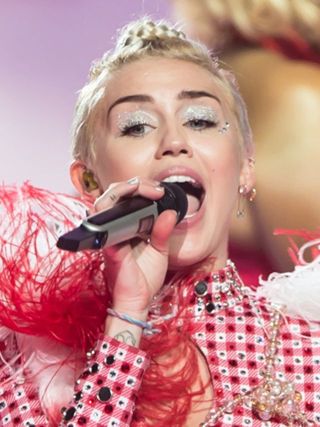 Er-komt-een-FreeTheNipple-film-en-Miley-Cyrus-zingt-de-soundtrack