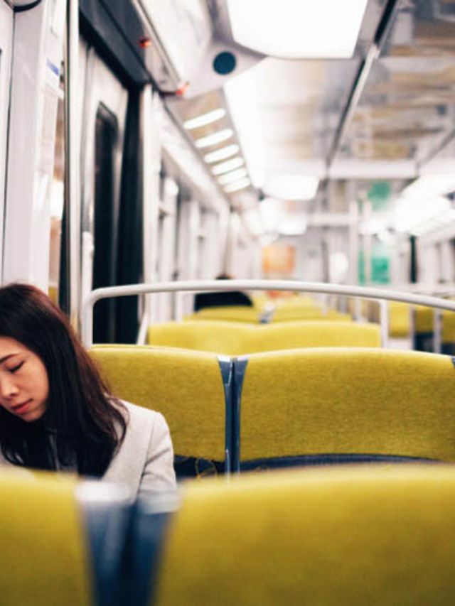 Dit-is-waarom-je-moe-wordt-in-een-trein-bus-of-tram