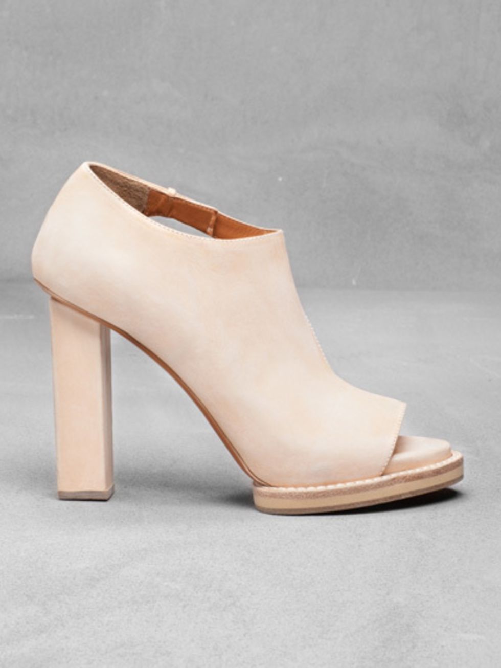 Footwear, Brown, High heels, Tan, Fashion, Beauty, Beige, Leather, Material property, Fawn, 