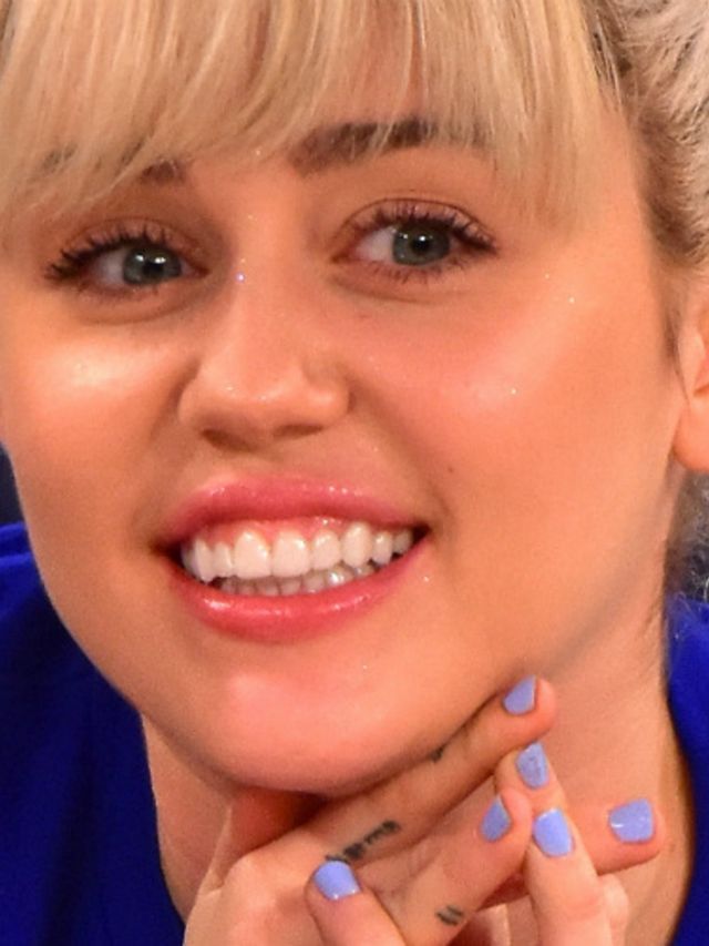 Oeps!-Miley-Cyrus-heeft-per-ongeluk-de-foute-tatoeage-genomen