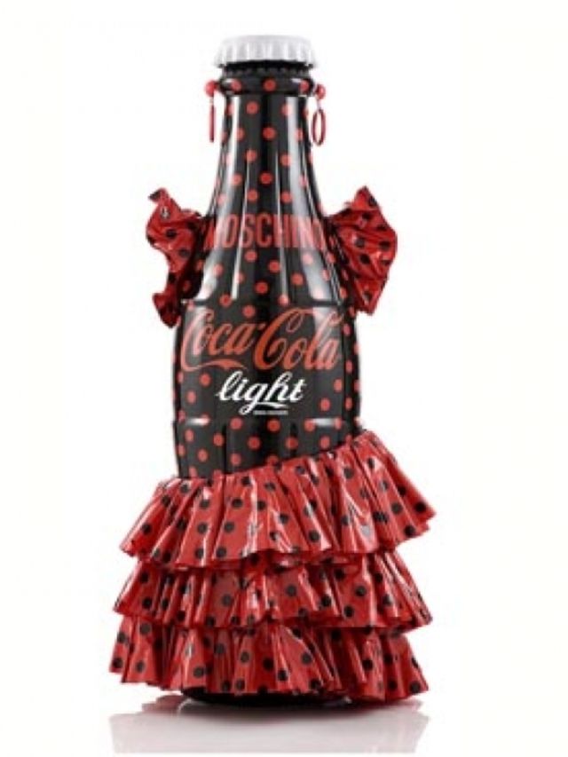 Moschino-kleedt-Coca-Cola
