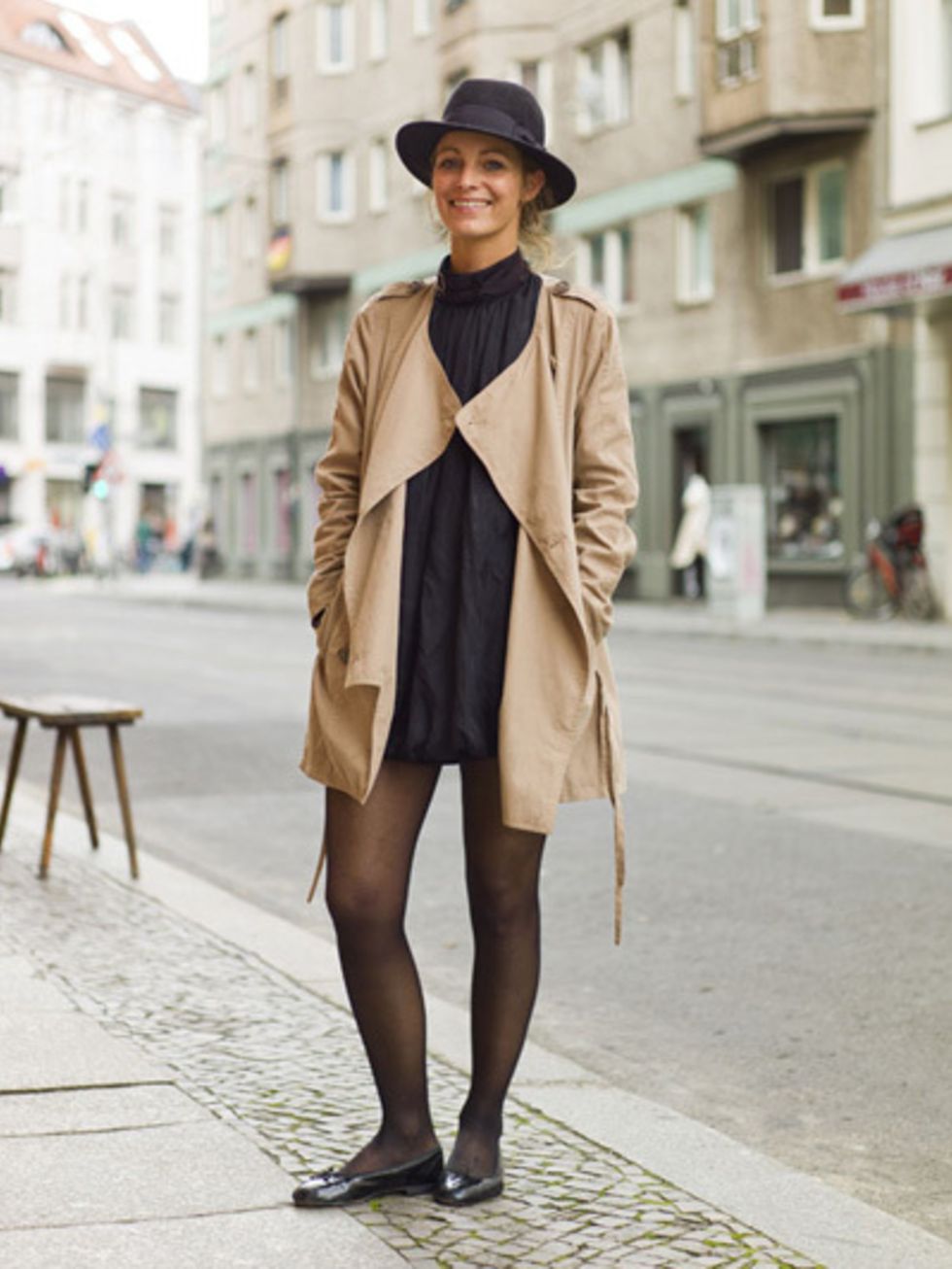 Clothing, Brown, Sleeve, Shoulder, Coat, Hat, Human leg, Outerwear, Collar, Style, 